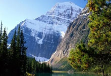 爱游戏：皮克：弗里克是非常出色的教练，希望巴萨夺得本赛季欧冠冠军.